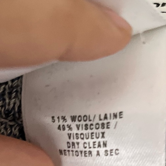 St. John Sports Wool-viscose Netted sleeveless top - Picture 7 of 9